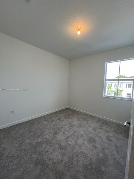 Recently Rented: $2,590 (3 beds, 2 baths, 1612 Square Feet)