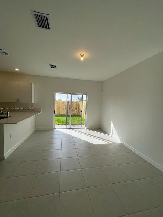 Recently Rented: $2,590 (3 beds, 2 baths, 1612 Square Feet)