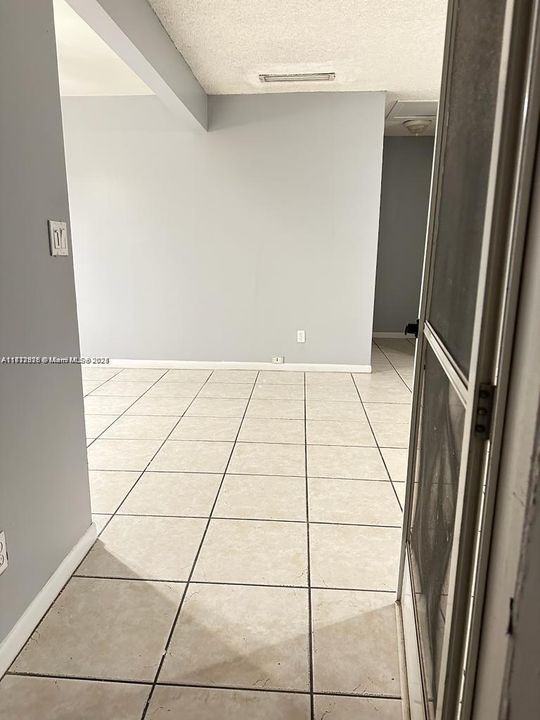 Недавно продано: $190,000 (2 спален, 2 ванн, 950 Квадратных фут)