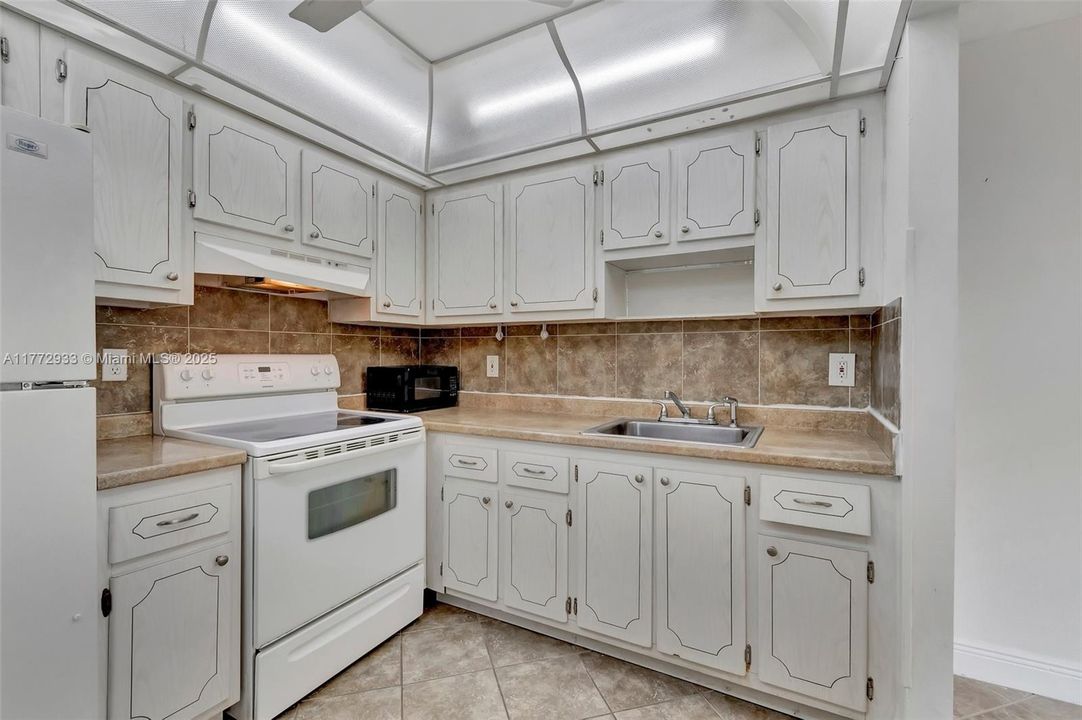 Vendido Recientemente: $54,000 (1 camas, 1 baños, 720 Pies cuadrados)