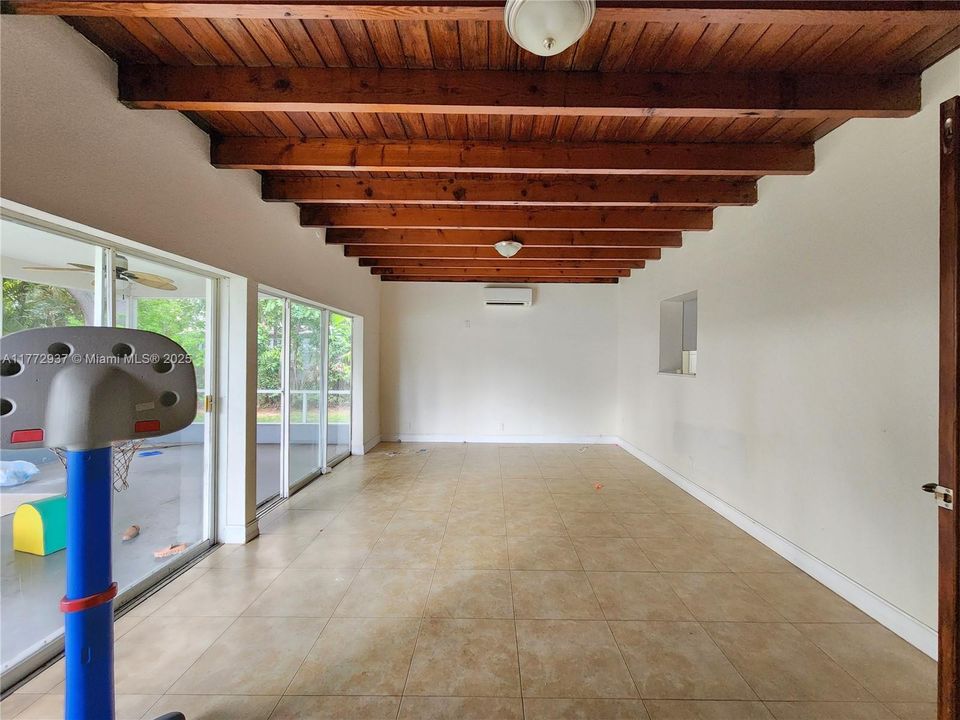 Recently Rented: $3,750 (3 beds, 2 baths, 1726 Square Feet)