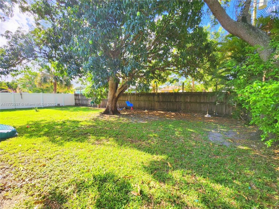 Recently Rented: $3,750 (3 beds, 2 baths, 1726 Square Feet)