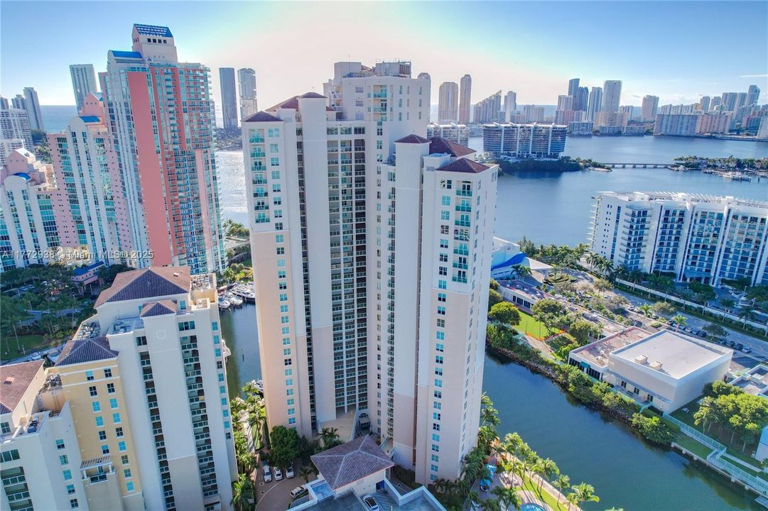 Recently Sold: $877,000 (3 beds, 2 baths, 2503 Square Feet)