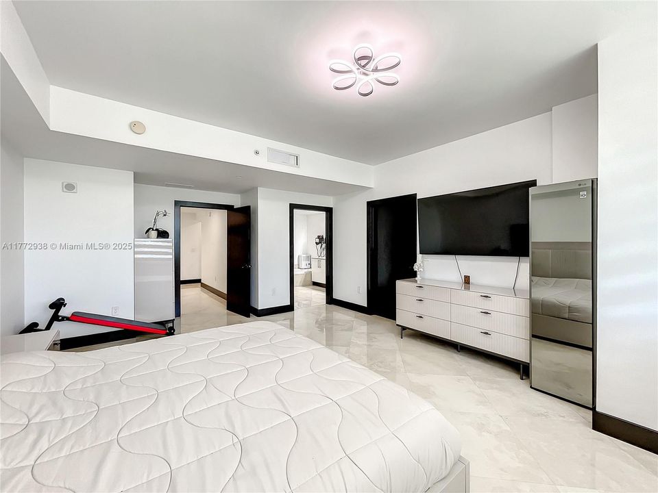 Recently Sold: $877,000 (3 beds, 2 baths, 2503 Square Feet)