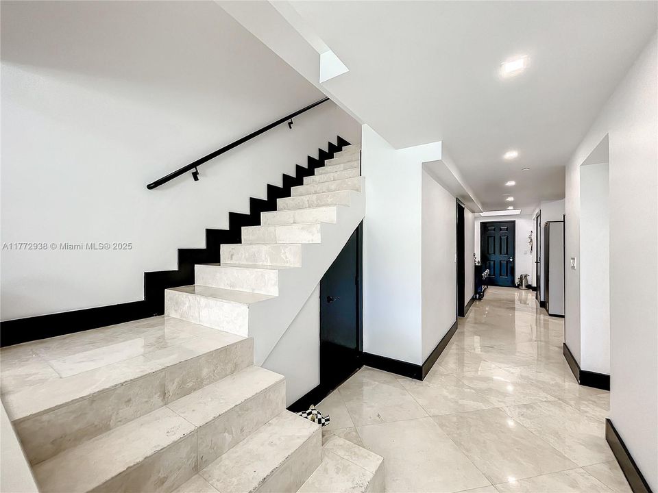 Recently Sold: $877,000 (3 beds, 2 baths, 2503 Square Feet)