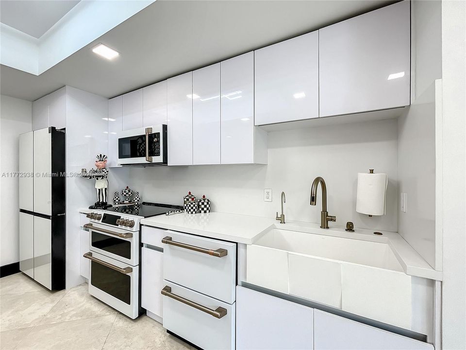 Recently Sold: $877,000 (3 beds, 2 baths, 2503 Square Feet)