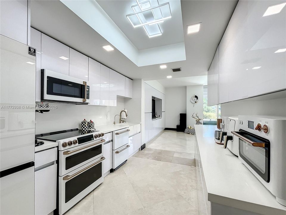 Recently Sold: $877,000 (3 beds, 2 baths, 2503 Square Feet)