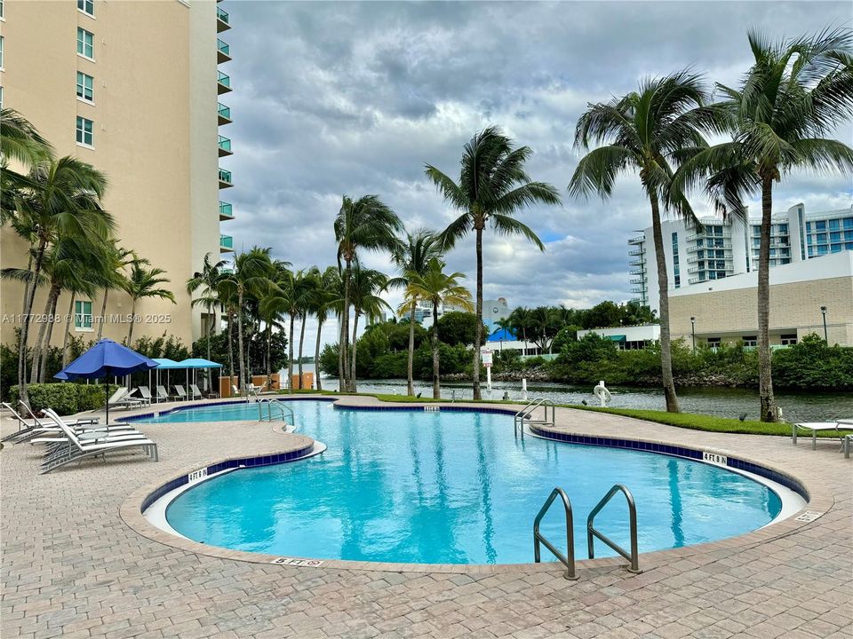 Recently Sold: $877,000 (3 beds, 2 baths, 2503 Square Feet)