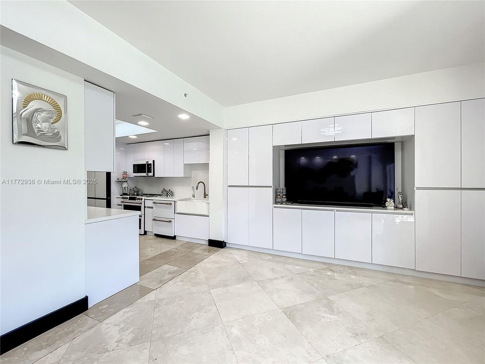 Recently Sold: $877,000 (3 beds, 2 baths, 2503 Square Feet)