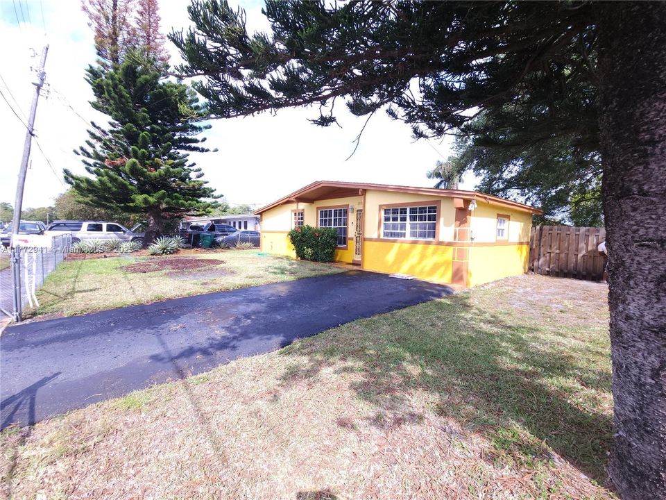 Recently Sold: $459,999 (3 beds, 1 baths, 1140 Square Feet)