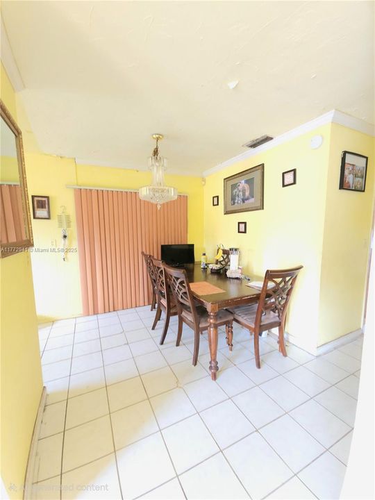 Recently Sold: $459,999 (3 beds, 1 baths, 1140 Square Feet)