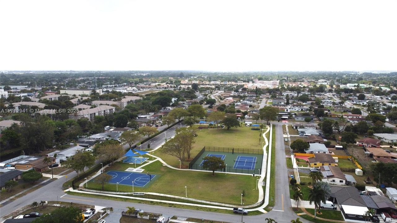 Recently Sold: $459,999 (3 beds, 1 baths, 1140 Square Feet)