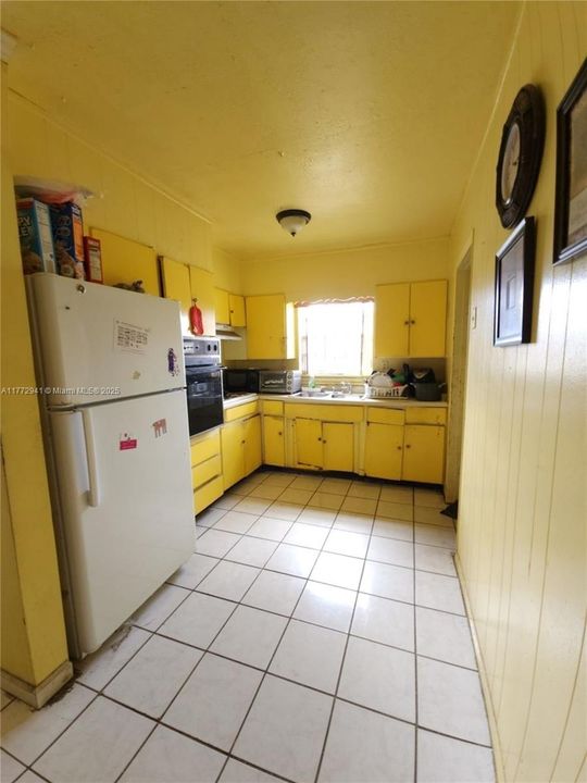 Recently Sold: $459,999 (3 beds, 1 baths, 1140 Square Feet)