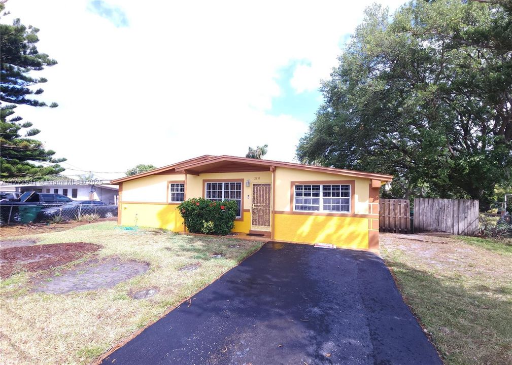 Recently Sold: $459,999 (3 beds, 1 baths, 1140 Square Feet)