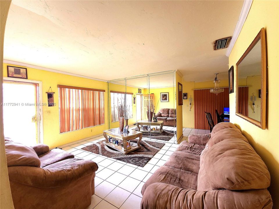 Recently Sold: $459,999 (3 beds, 1 baths, 1140 Square Feet)