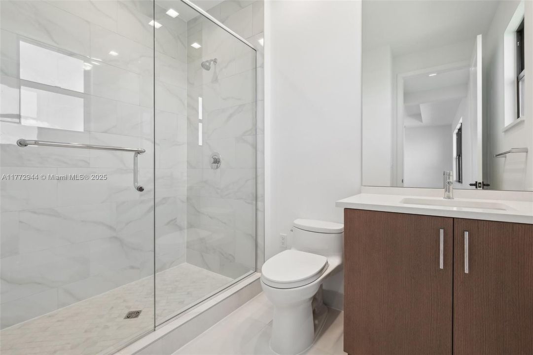 Recently Rented: $6,500 (5 beds, 7 baths, 4267 Square Feet)