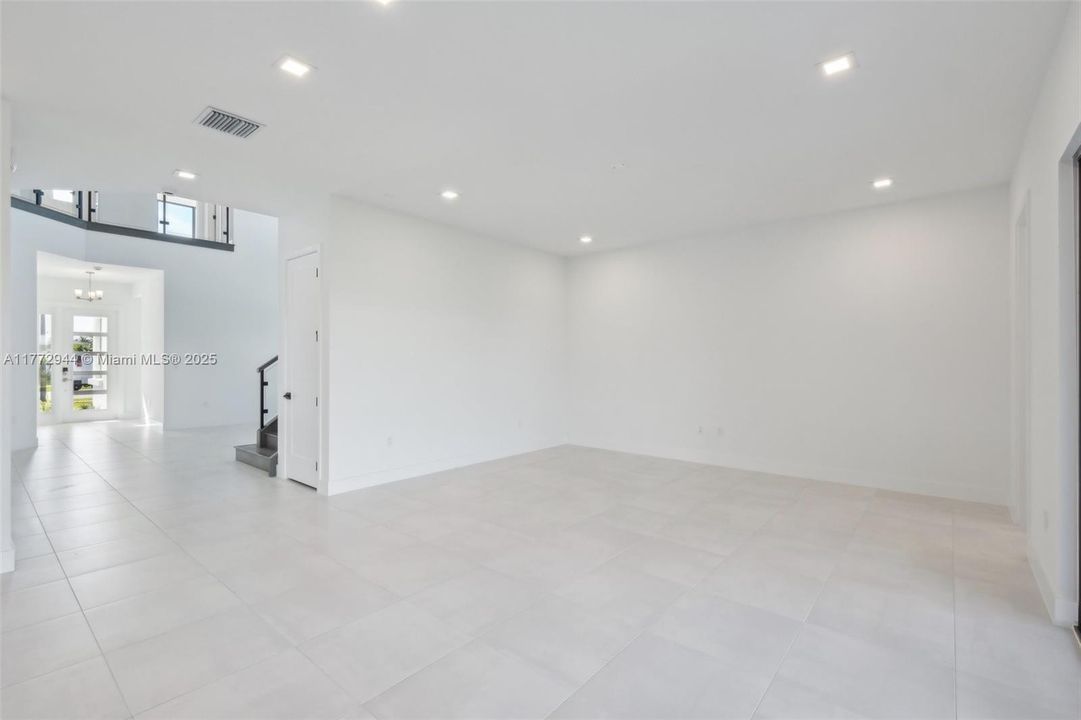 Recently Rented: $6,500 (5 beds, 7 baths, 4267 Square Feet)