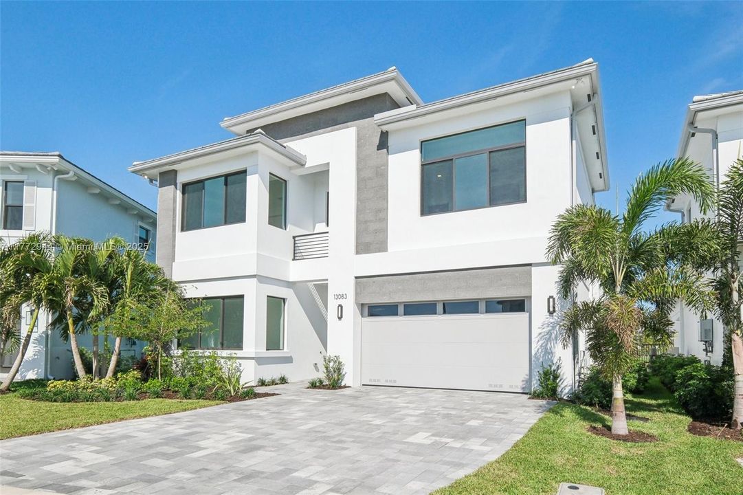 Recently Rented: $6,500 (5 beds, 7 baths, 4267 Square Feet)