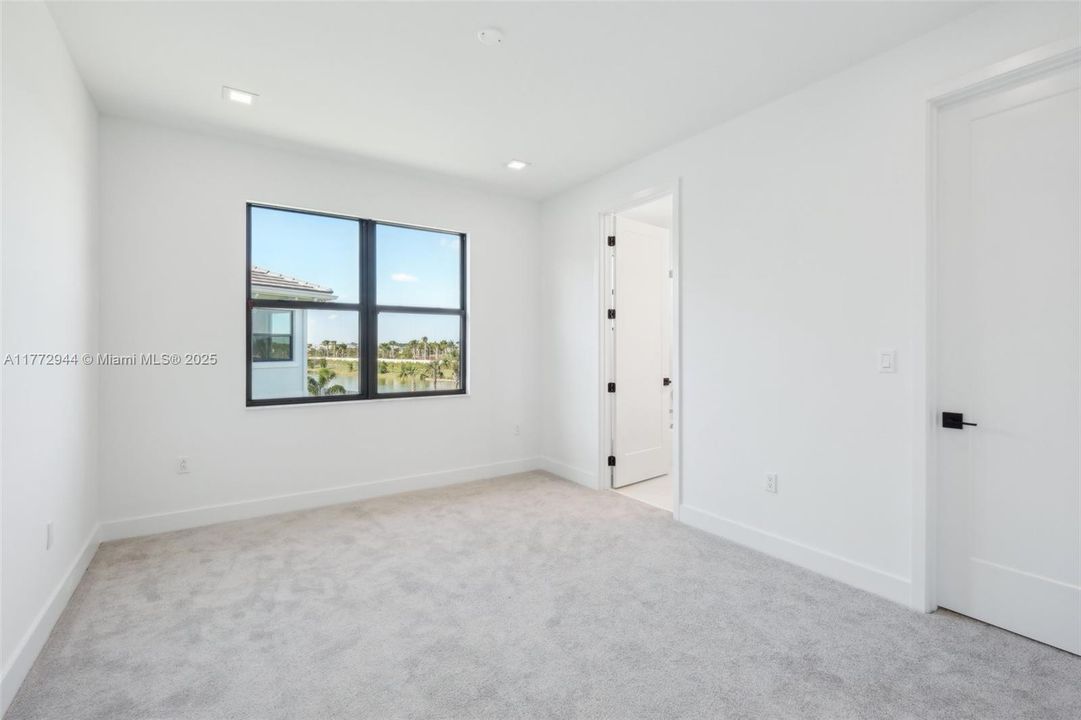 Recently Rented: $6,500 (5 beds, 7 baths, 4267 Square Feet)