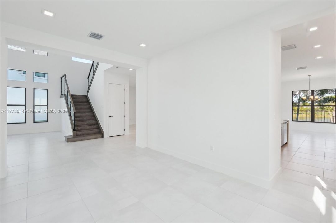 Recently Rented: $6,500 (5 beds, 7 baths, 4267 Square Feet)