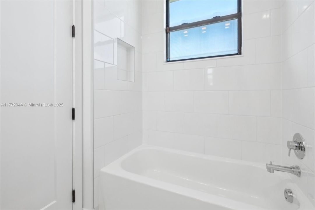 Recently Rented: $6,500 (5 beds, 7 baths, 4267 Square Feet)