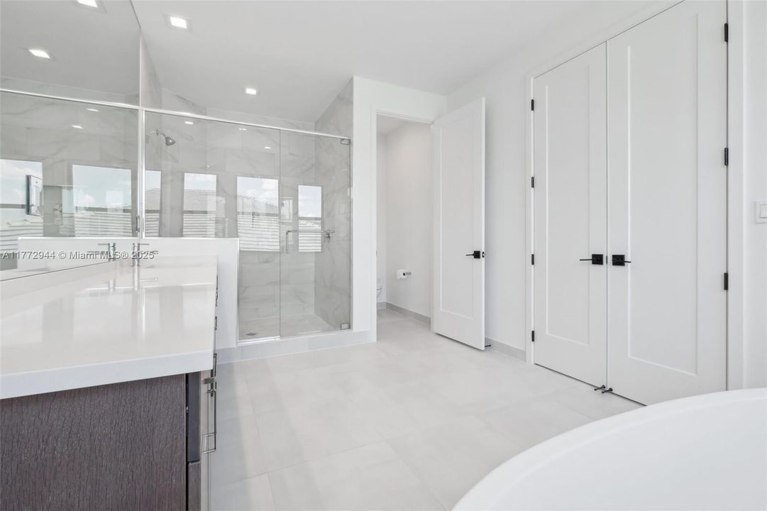 Recently Rented: $6,500 (5 beds, 7 baths, 4267 Square Feet)