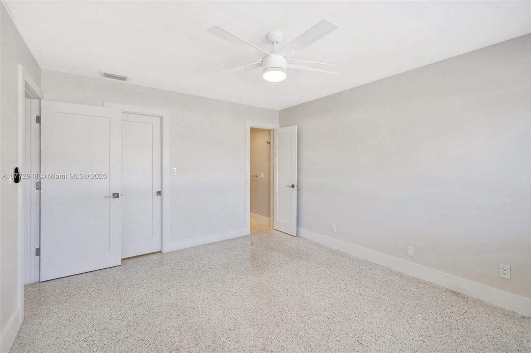 Recientemente alquilado: $2,400 (2 camas, 2 baños, 1500 Pies cuadrados)