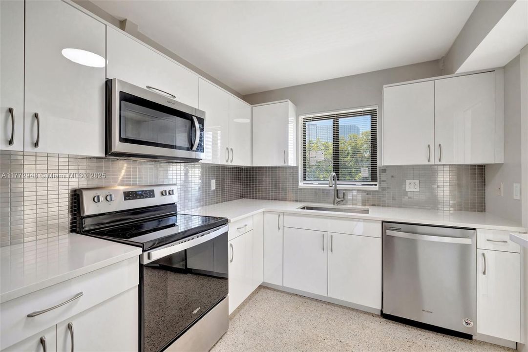 Recientemente alquilado: $2,400 (2 camas, 2 baños, 1500 Pies cuadrados)