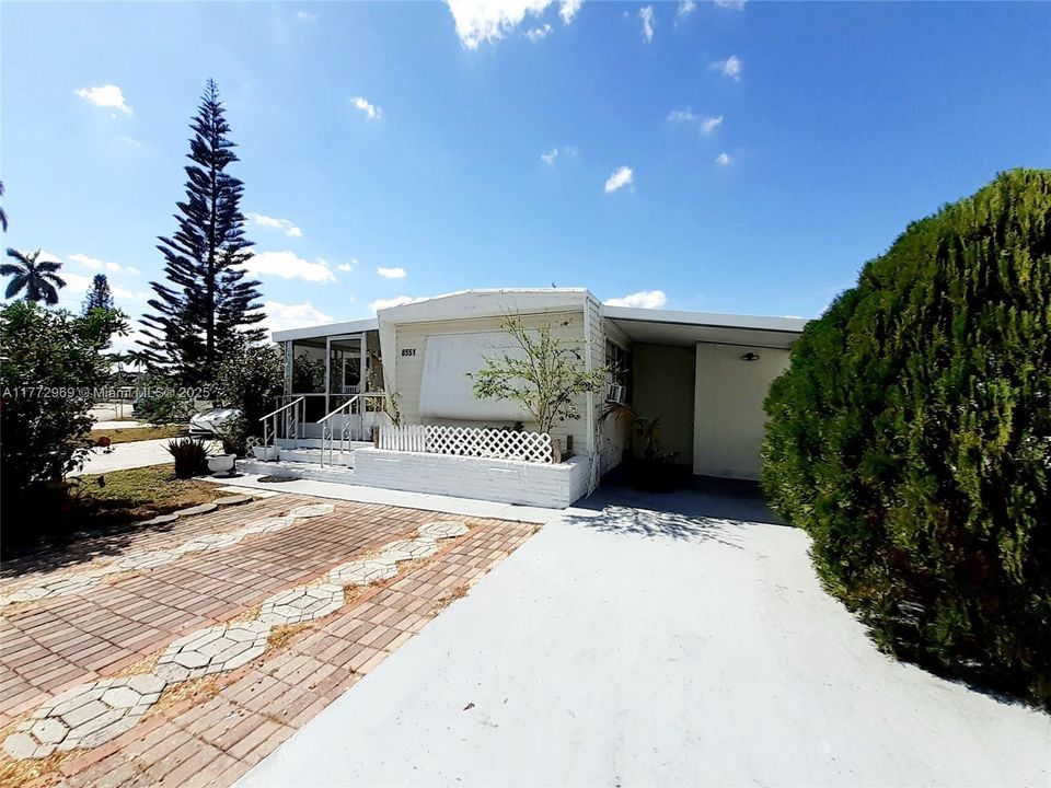 Vendido Recientemente: $99,900 (2 camas, 2 baños, 709 Pies cuadrados)