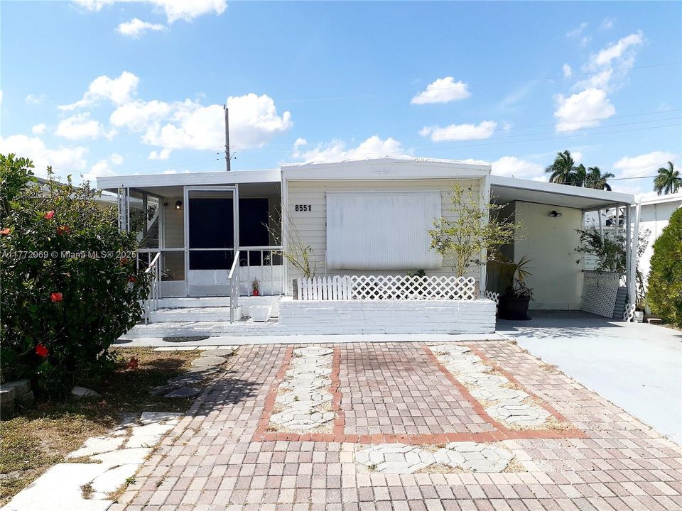 Vendido Recientemente: $99,900 (2 camas, 2 baños, 709 Pies cuadrados)