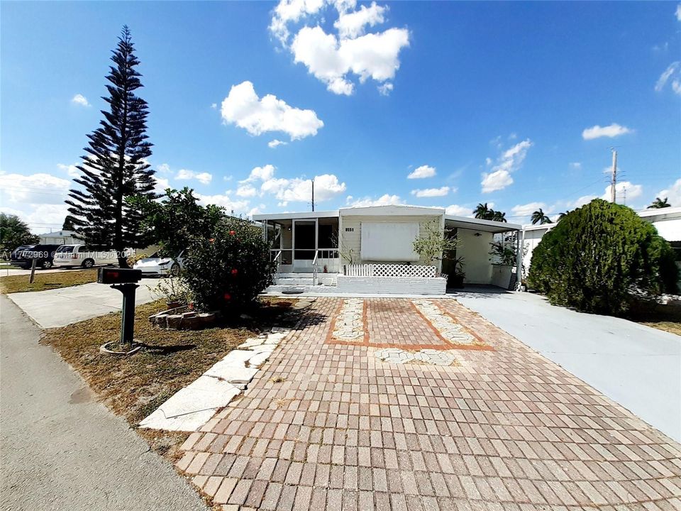 Vendido Recientemente: $99,900 (2 camas, 2 baños, 709 Pies cuadrados)