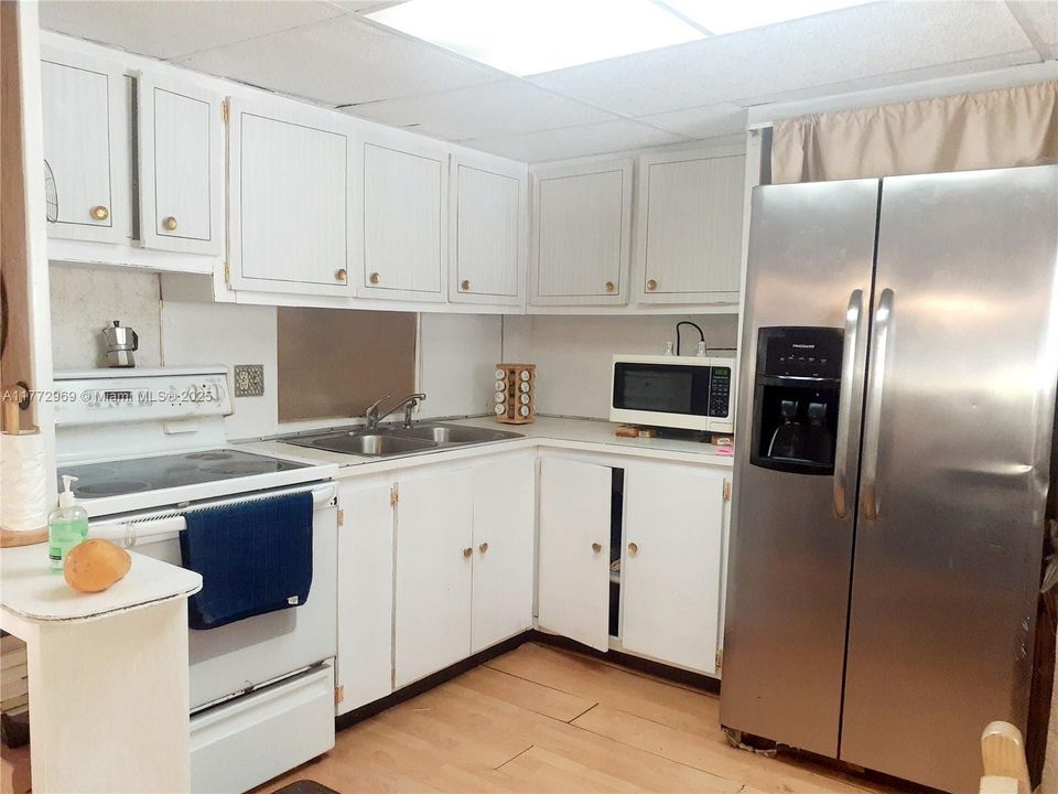 Vendido Recientemente: $99,900 (2 camas, 2 baños, 709 Pies cuadrados)