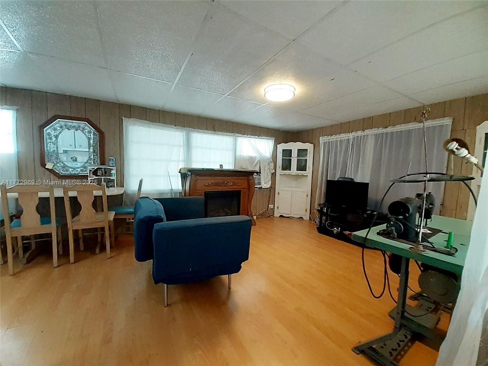 Vendido Recientemente: $99,900 (2 camas, 2 baños, 709 Pies cuadrados)