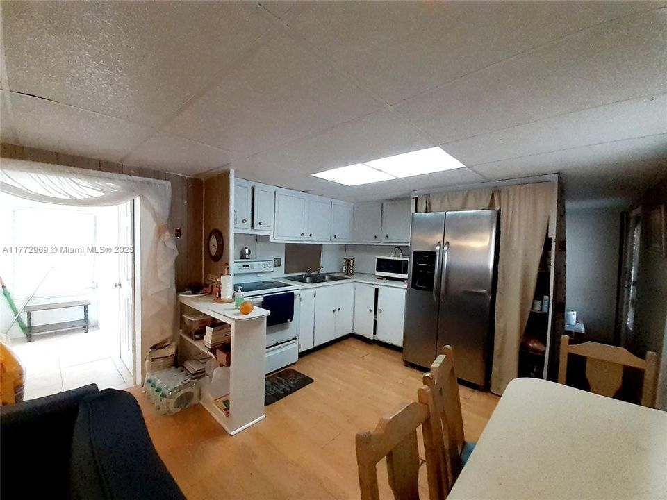 Vendido Recientemente: $99,900 (2 camas, 2 baños, 709 Pies cuadrados)