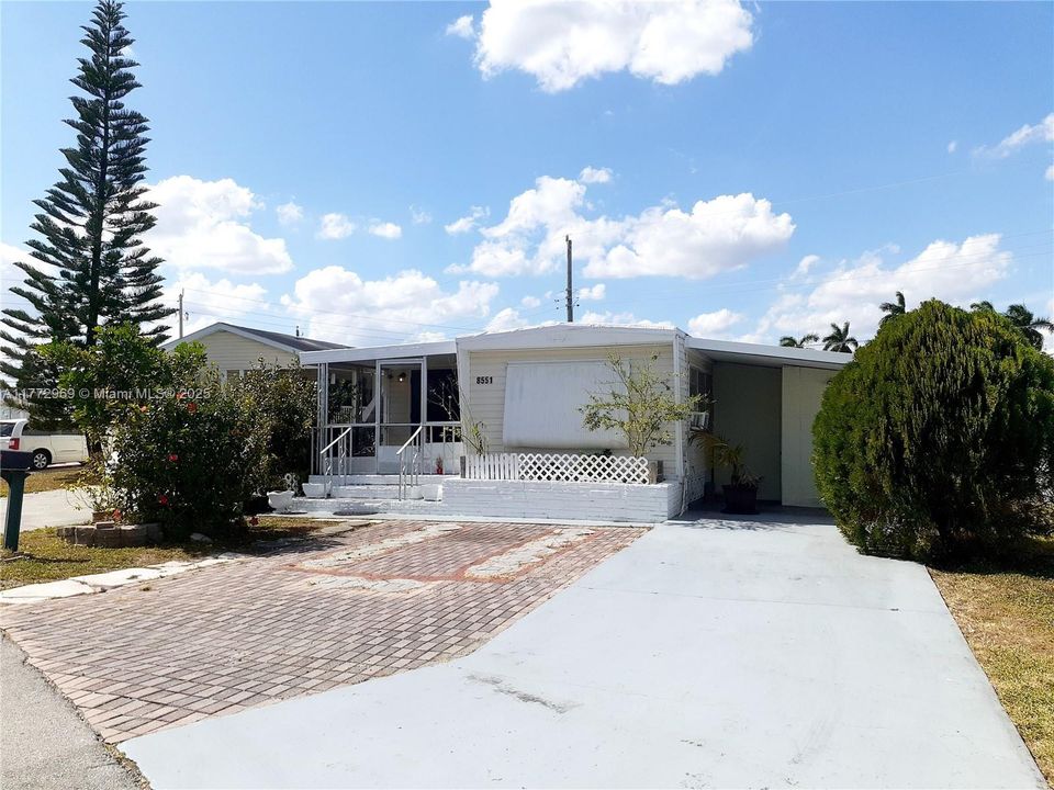 Vendido Recientemente: $99,900 (2 camas, 2 baños, 709 Pies cuadrados)