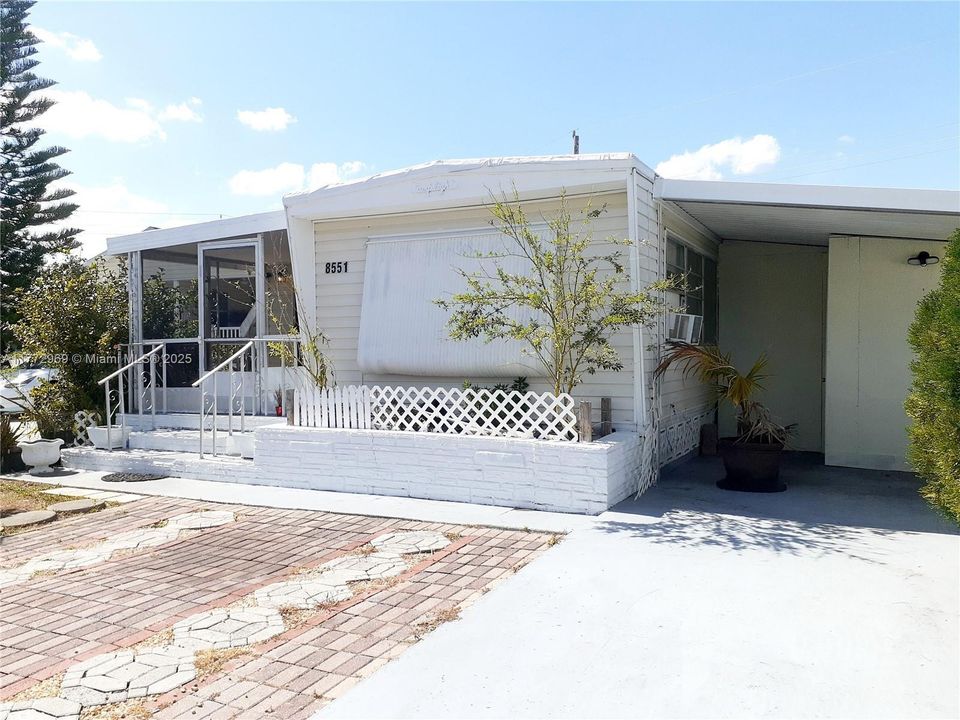 Vendido Recientemente: $99,900 (2 camas, 2 baños, 709 Pies cuadrados)