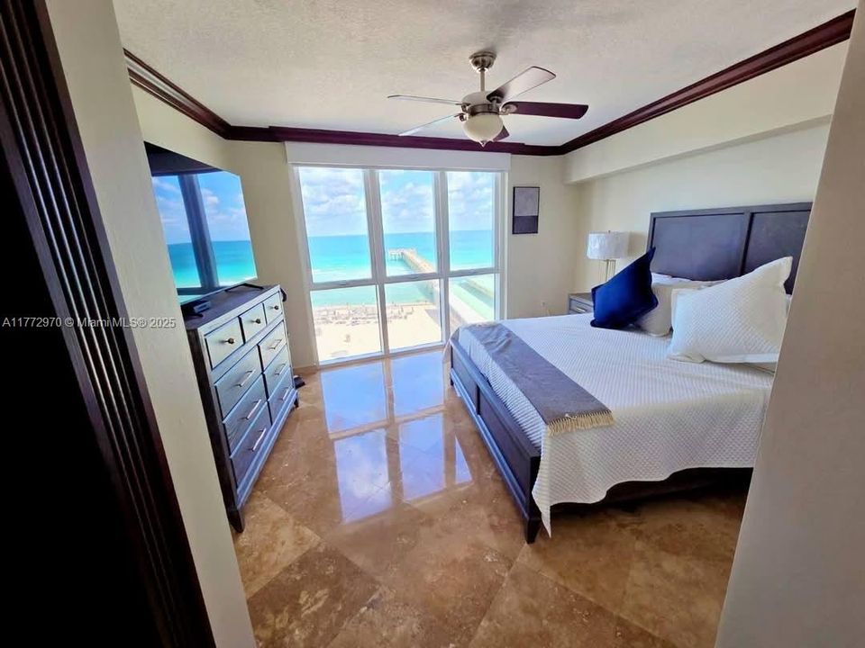 待售: $835,000 (1 贝兹, 1 浴室, 906 平方英尺)