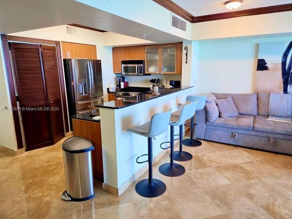 待售: $835,000 (1 贝兹, 1 浴室, 906 平方英尺)