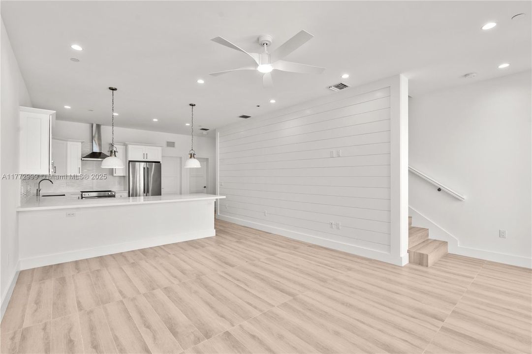 Недавно продано: $1,749,000 (3 спален, 3 ванн, 1680 Квадратных фут)