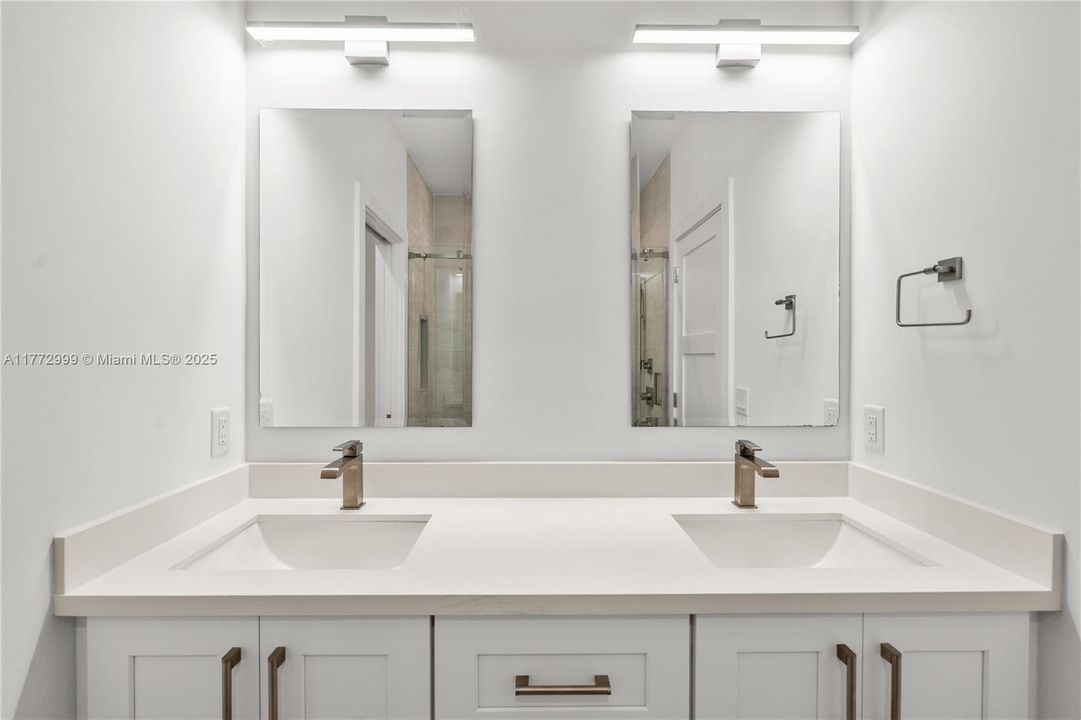 Недавно продано: $1,749,000 (3 спален, 3 ванн, 1680 Квадратных фут)