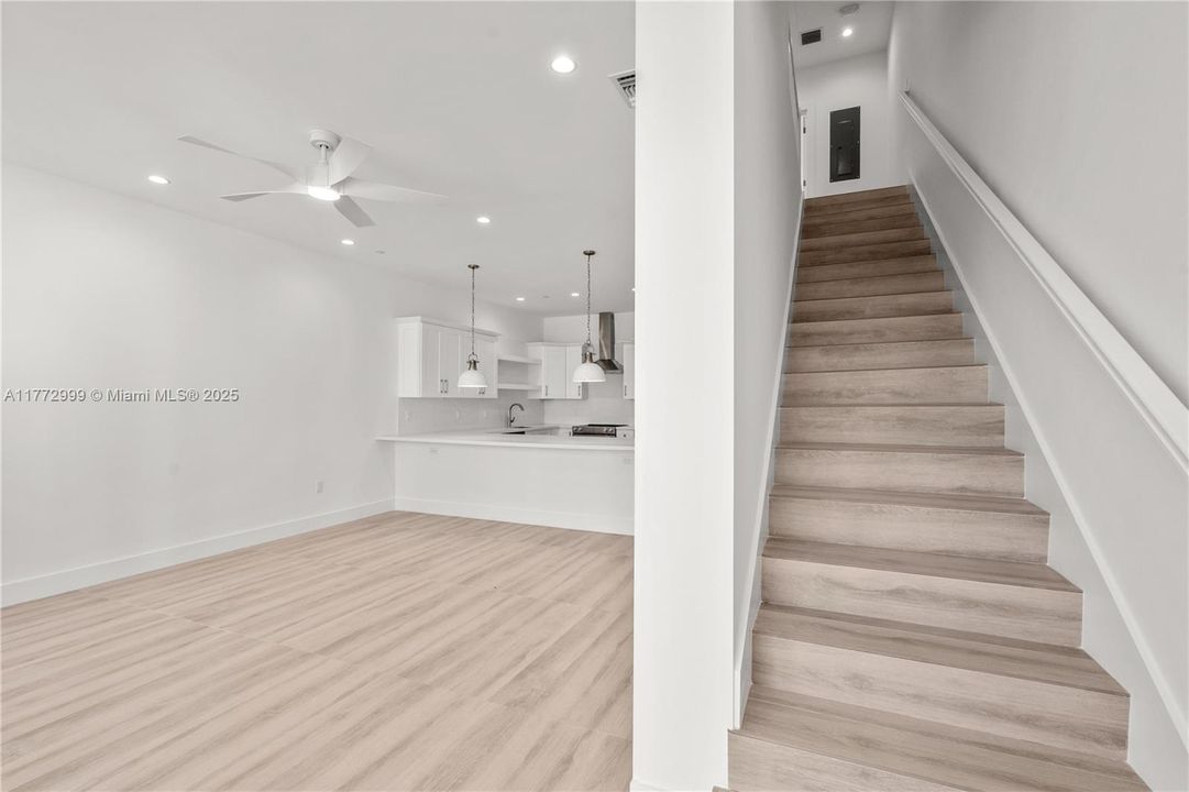 Недавно продано: $1,749,000 (3 спален, 3 ванн, 1680 Квадратных фут)