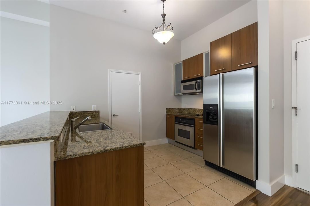 Recently Rented: $2,600 (1 beds, 1 baths, 928 Square Feet)