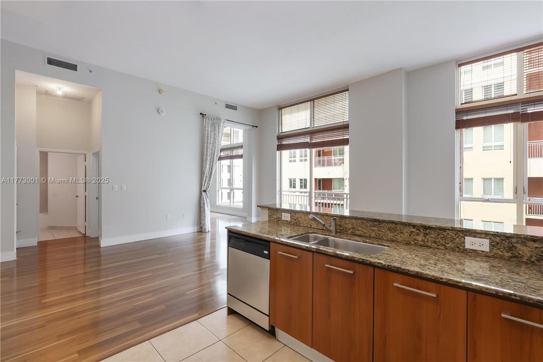 Recently Rented: $2,600 (1 beds, 1 baths, 928 Square Feet)