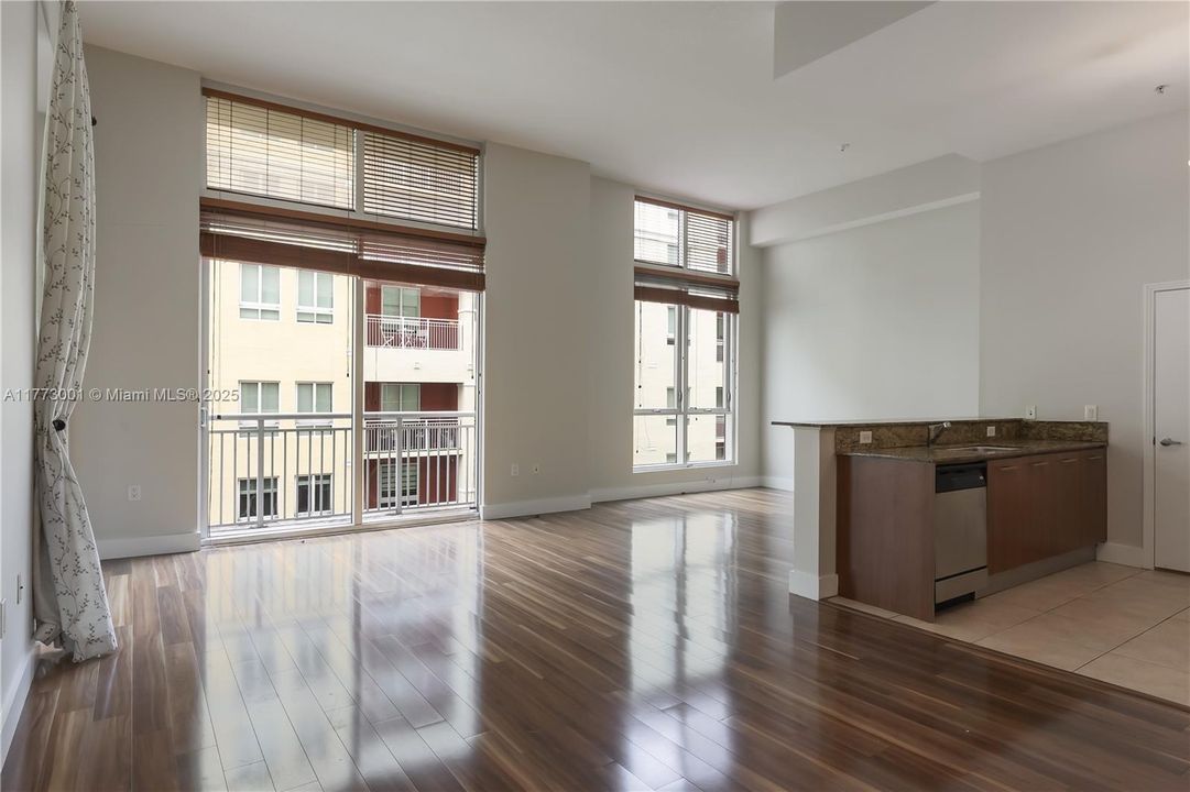 Recently Rented: $2,600 (1 beds, 1 baths, 928 Square Feet)