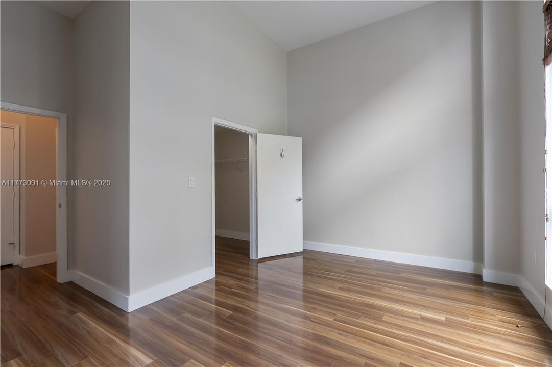 Recently Rented: $2,600 (1 beds, 1 baths, 928 Square Feet)