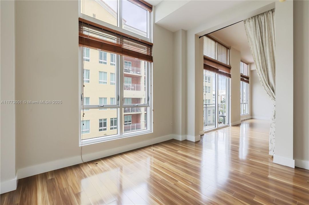 Recently Rented: $2,600 (1 beds, 1 baths, 928 Square Feet)