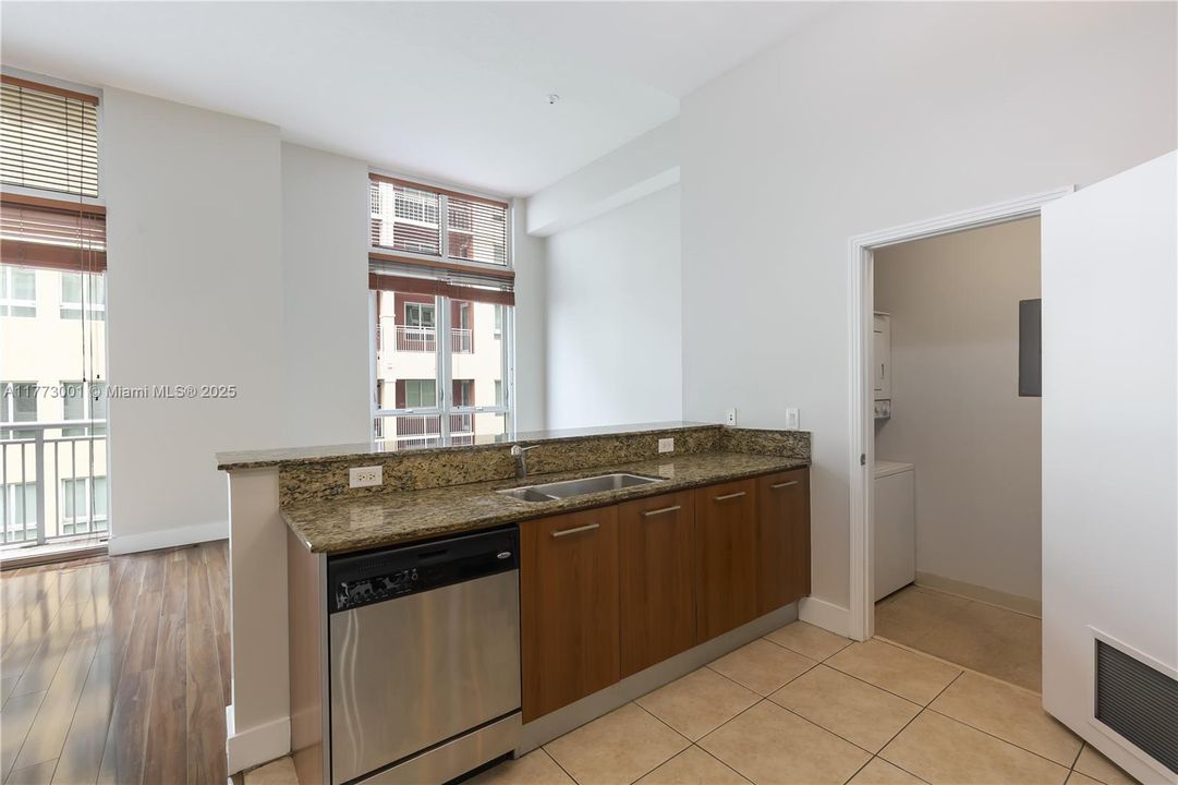 Recently Rented: $2,600 (1 beds, 1 baths, 928 Square Feet)