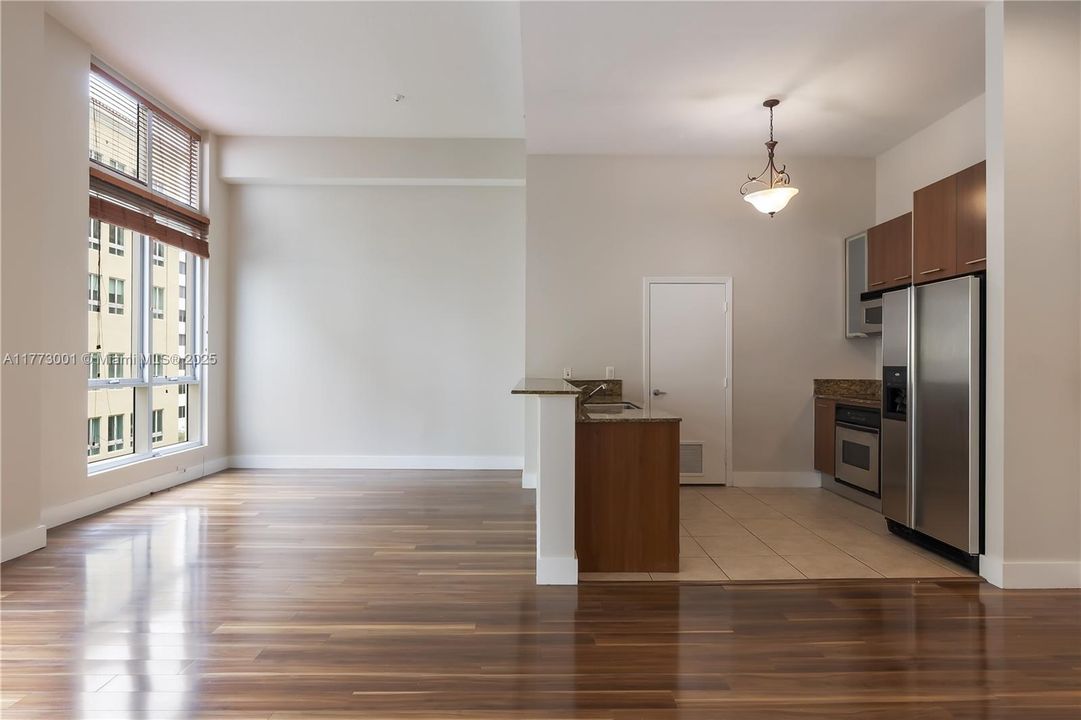 Recently Rented: $2,600 (1 beds, 1 baths, 928 Square Feet)