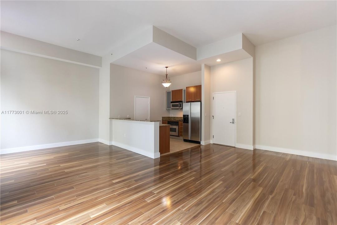 Recently Rented: $2,600 (1 beds, 1 baths, 928 Square Feet)