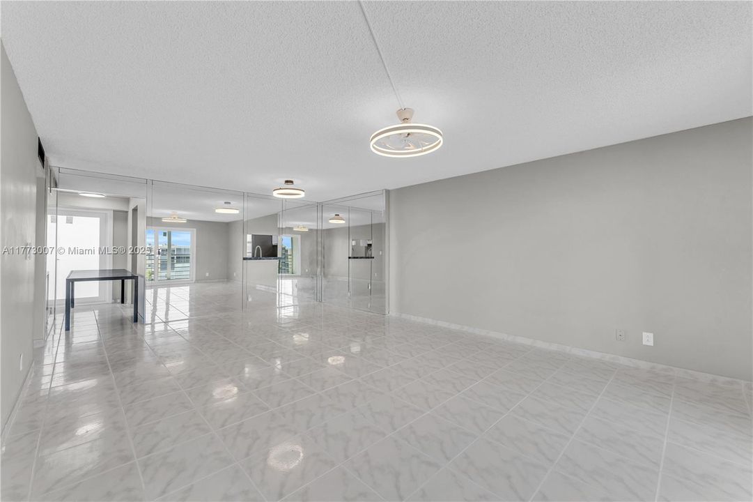 最近租的: $2,250 (2 贝兹, 2 浴室, 1190 平方英尺)